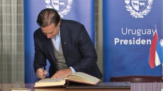 Presidente Lacalle Pou regresó al país tras cumbre UE-CELAC en Bruselas