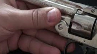 Guardia de seguridad autobaleado en la rodilla