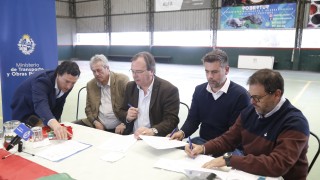 Antía acompañó a Deportivo Maldonado en firma de convenio con el MTOP