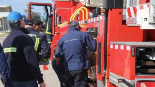 Avanza la capacitación para que comience a operar el nuevo camión de combate de incendios en altura
