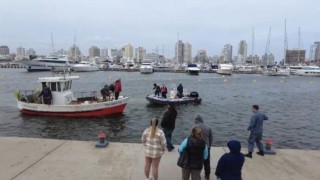 Armada y ADES auxiliaron a barcaza de pesca que sufrió un percance mecánico