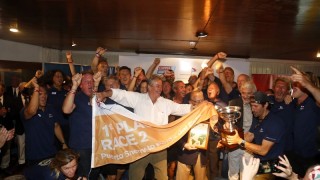 El Yatch Club fue una fiesta y se realizó la premiación y entrega de la Copa 100 años al velero capitaneado por Nano Antía