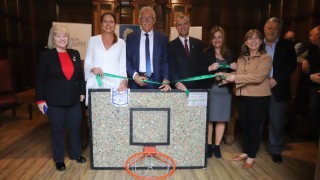 UTU recibirá donación de tableros de basketball reciclados con materiales incautados