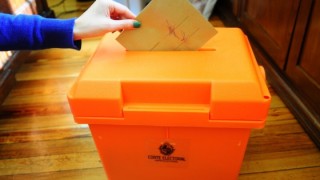 Nueva encuesta de Equipos: Frente Amplio mantiene ventaja sobre la coalición, pero pierde tres puntos y el Partido Nacional gana tres