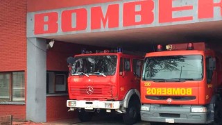 Una mujer prendió fuego una casa con ella adentro y está en grave estado