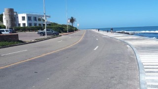 Exhortan a circular con precaución ante pavimento corrugado en rambla de Punta del Este