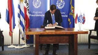 Lacalle Pou partió a la República Popular China para encabezar visita de Estado