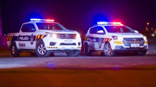 Coparon a una pareja en Zona Oeste y se llevaron dinero, armas y una camioneta