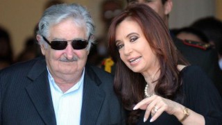 Mujica afirmó que Cristina Kirchner "es una víctima" y la comparó con Eva Perón