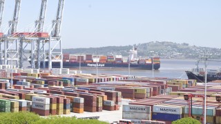 El puerto de Montevideo superará el millón de TEUs en contenedores y no tendrá aumento de tarifas en 2024