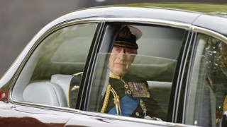 El rey Carlos III de Inglaterra publica su primer mensaje tras su diagnóstico de cáncer