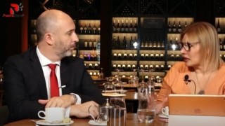 Mano a mano con el ministro de Turismo