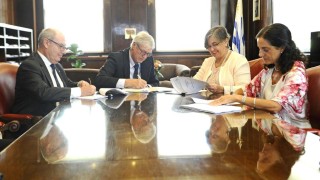 Gobierno acordó crédito para universalizar saneamiento en el interior del país