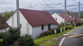 Punta Colorada, IDM, Antia, demolicion, techos rojos, Comision Fomento Punta Colorada, Daniel Gimenez