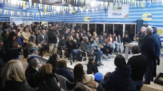 Antía anunció que primera obra de saneamiento será para San Carlos y Abella dijo que gobernará "con la ropa de Antía, pero los zapatos van a ser de él"