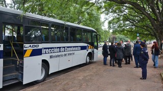 Refuerzo a programas de seguridad: Ministerio del Interior recibió donación de tres ómnibus
