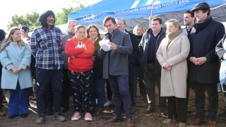 Lacalle Pou asistió al acto por regularización de servicios eléctricos en barrio San Miguel