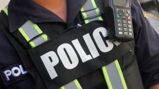 Cubano acusado de matar a puñaladas a parroquiano seguirá en prisión