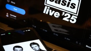La banda británica Oasis confirma su regreso tras 15 años fuera de los escenarios y de peleas entre los hermanos Gallagher