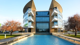 Uruguay, hub de innovación: Google instaló piedra fundamental de centro de datos que construirá en Parque de las Ciencias