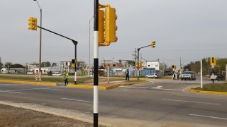 Instalaron nuevos semáforos en entrada a barrio Hipódromo