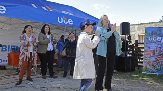 Plan de Inclusión Social de UTE regularizó 90 servicios de hogares en Pinar Norte