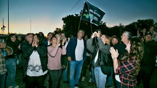 Con la presencia de Rodrigo Blás, Hernán Ciganda y René Graña, quedó funcionando red de luminarias que une La Capuera y el aeropuerto de Punta del Este