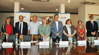 ANP, Juan Curbelo, UTE, Silvia Emaldi, acuerdo, puerto Colonia, punto carga, buques electricos. puerto verde, puerto sustentable