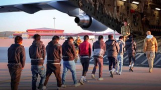 EE.UU. reanudará los vuelos de deportación a Venezuela el próximo mes, asegura el ‘zar de la frontera’
