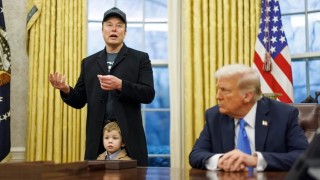 Trump firma un decreto para reducir el tamaño de la Administración y dar más poder a Elon Musk