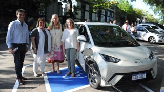 UTE, Silvia Emaldi, Nueva Helvecia, Colonia Valdense, iluminacion, punto de carga, autos electricos, energia