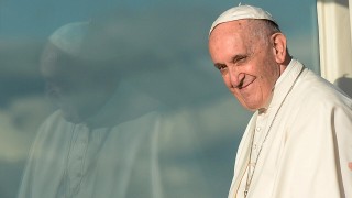 El papa sufre una crisis respiratoria y permanece en estado crítico