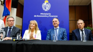 Gabriel Odonne, Ministerio de Economia y Finanzas, MEF, ministerio economia, asuncion autoridades, Martin Vallcorba