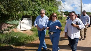 Ministra de vivienda recorrió barrios de Maldonado