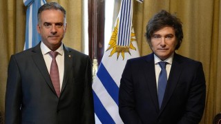 Presidente Orsi invitó a su par argentino, Javier Milei, a visitar Uruguay