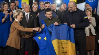 La reunión de líderes europeos en París acordó no levantar las sanciones a Rusia: “Todo lo contrario, vamos a ampliarlas”