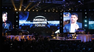 Future is Now: Antía dio la bienvenida en el ABF y Luis Suárez fue el primer entrevistado del foro
