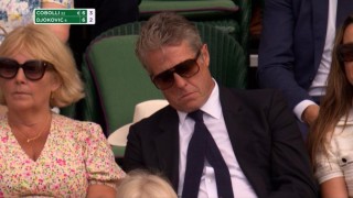 Hugh Grant aparentemente se quedó dormido en Wimbledon y se convierte en un meme instantáneo