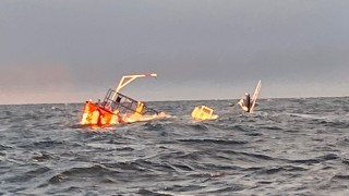 Se incendió una embarcación de tráfico frente a Punta Colorada