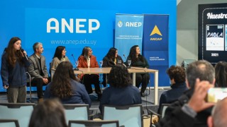 liceo 4, NASA, EEUU, concurso espacial, ANCAP, Cecilia San Roman, ANEP, Elbia Pereira, Carolina Pallas, Pablo Caggiani, Spacecraft, Eduardo Victor Haedo, centro espacial, DESLA