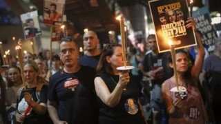 "Nos negamos a seguir sirviendo en esta guerra política de Netanyahu", miles de personas protestan en Israel por el plan de ocupación de la ciudad de Gaza
