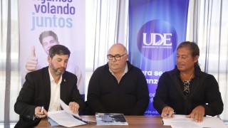 municipio Maldonado, Damian Tort, becas, UDE, Miguel Abella, universidad de la empresa, becas universitarias