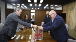 Abella recibió a embajador de Gran Bretaña