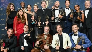 'The Studio' arrasa con 13 galardones en los Emmy 2025 que reafirman el éxito de 'Severance' y 'Adolescencia'