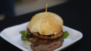 Más de 3.000 personas participaron de la primera fiesta del chivito en Punta del Este