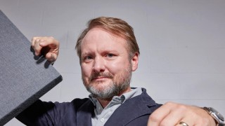 Rian Johnson quiere dirigir más películas de 'Knives Out' a pesar del fin de su acuerdo con Netflix: "Me encantaría seguir haciendo estas películas el resto de mi vida"