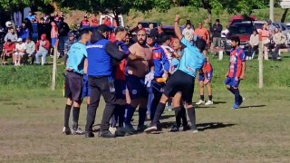 Jugador que agredió a árbitro no se presentó a la audiencia y el lunes 10 será conducido por la policía