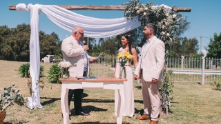 Abella y Damián Tort oficiaron sus primeros casamientos como intendente y alcalde