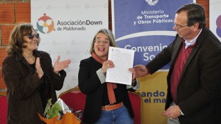 Ministerio de Transporte suscribió convenio social con Asociación Down de Maldonado por casi 6 millones de pesos