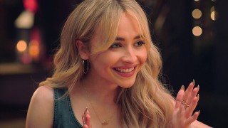 Sabrina Carpenter se adentró en la madriguera del conejo con la adaptación musical de "Alicia en el país de las maravillas"